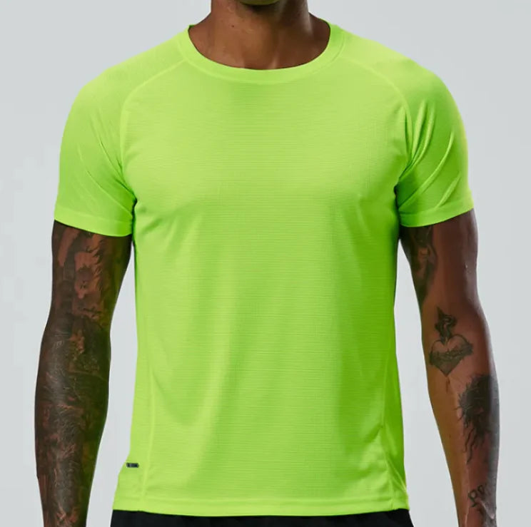 VibeWear Essential Black T-Shirt – Minimal Street Look