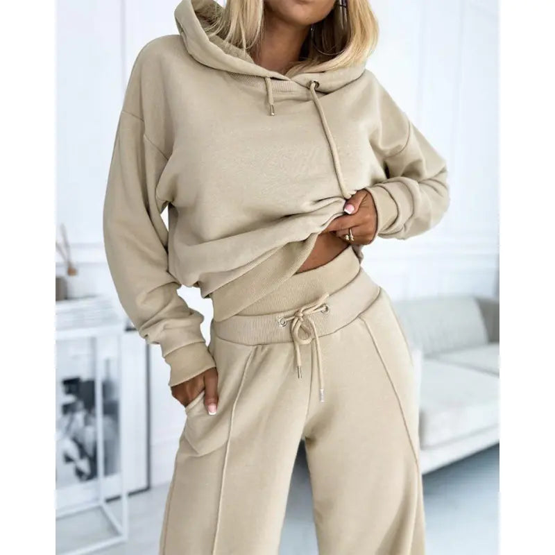 VibeWear™ Cozy Two-Piece Hoodie Set – Women’s