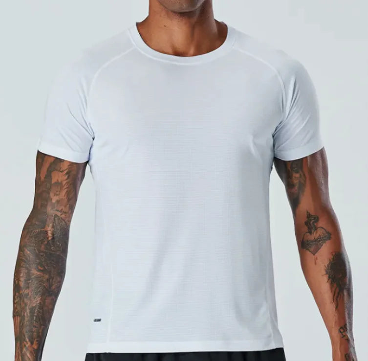 VibeWear Essential Black T-Shirt – Minimal Street Look